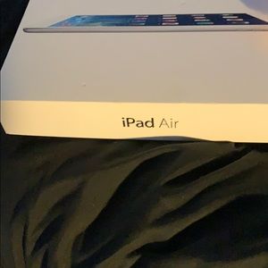 New iPad Air 32 gb in. Box with everything